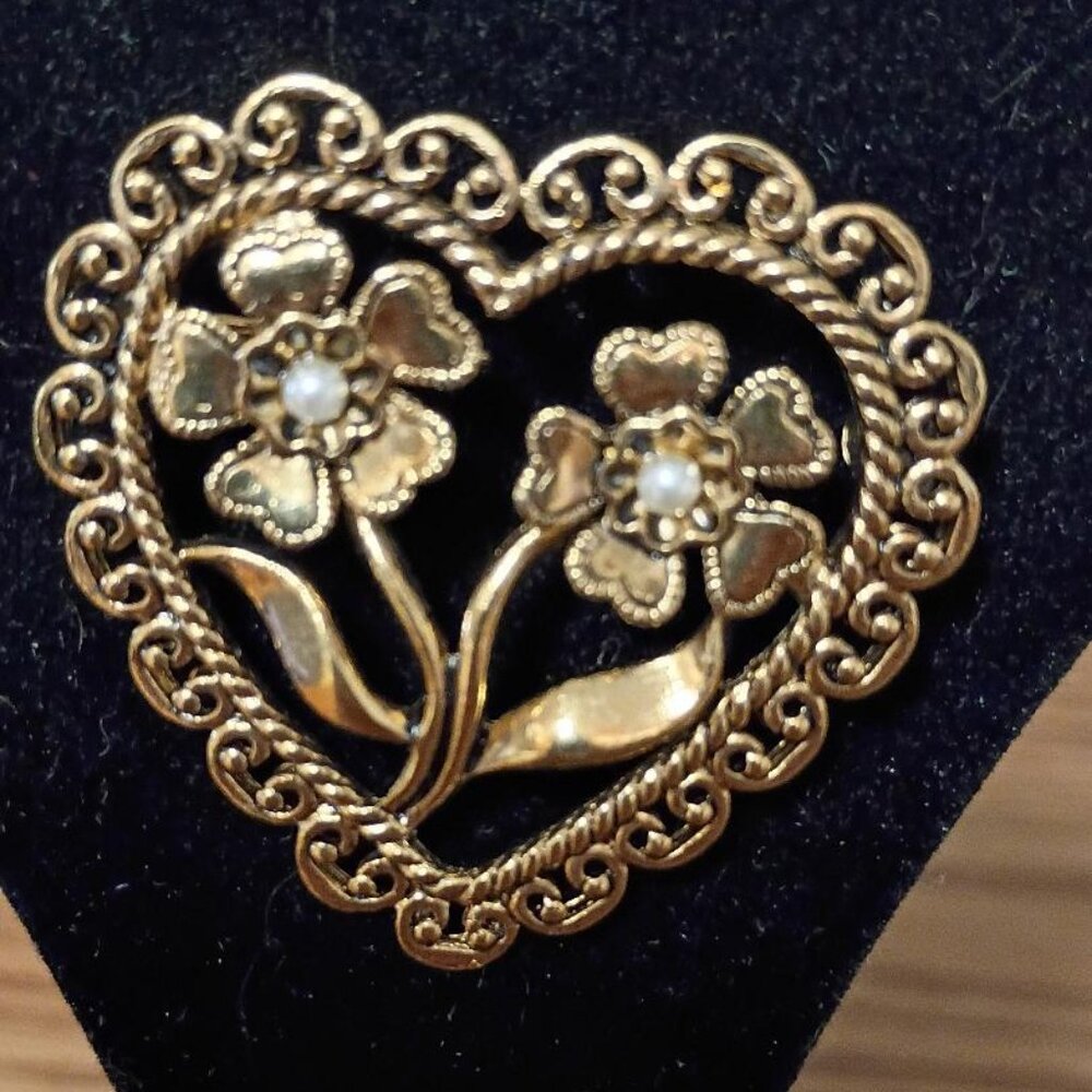 Vintage Faux Pearl Goldtone Filigree Heart Brooch Pin